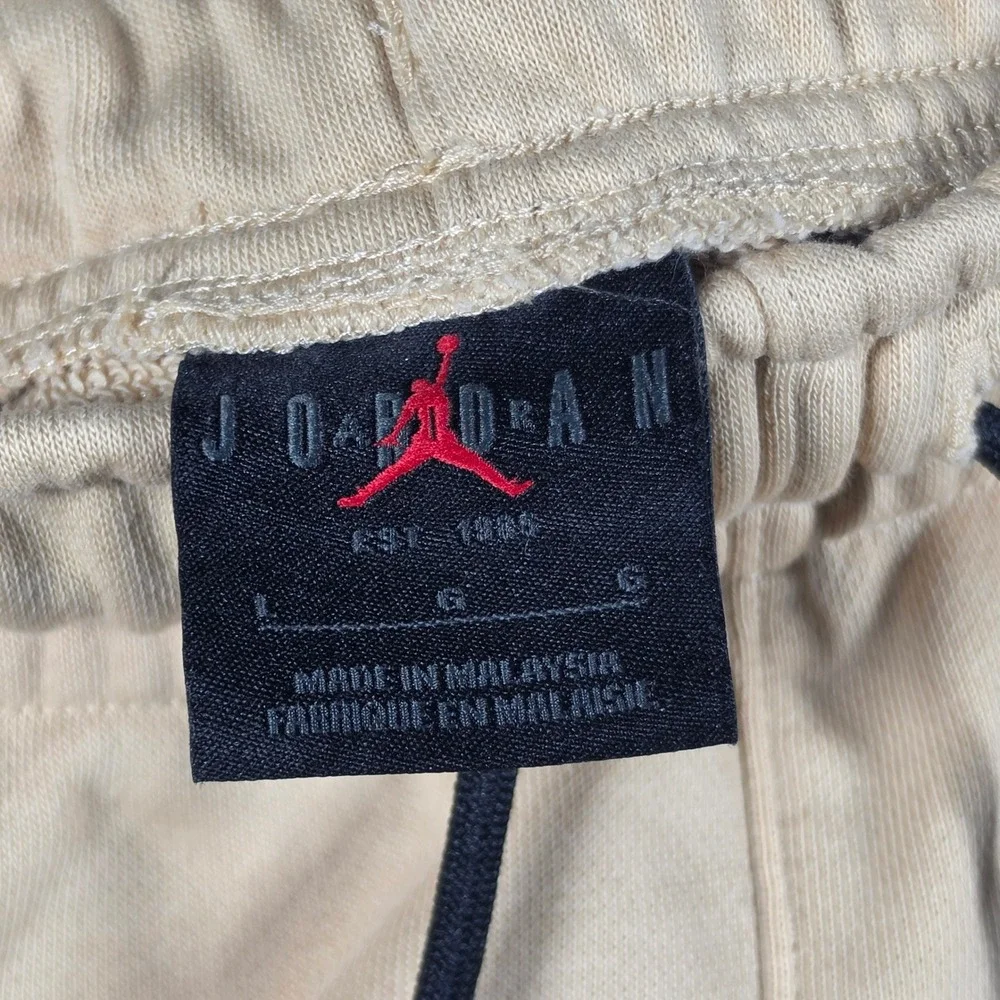 Jordan Basketball Shorts Mens Large Drawstrings Graphic Fleece Jumpman Tan